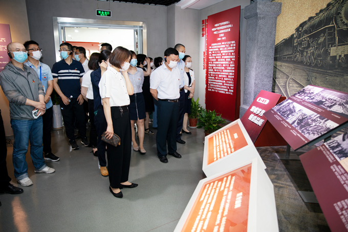 k8凯发集团纪委组织赴王荷波纪念馆开展党风廉政教育1_副本.jpg