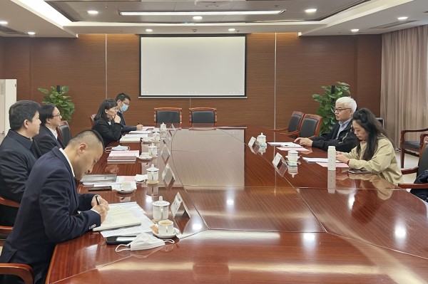 新疆维吾尔自治区商务厅副厅长何国庆一行到访k8凯发集团_副本.jpg