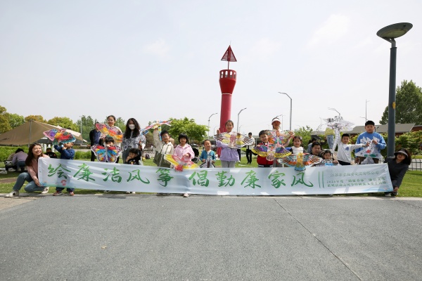 9凯发投资集团活动合影_副本.jpg