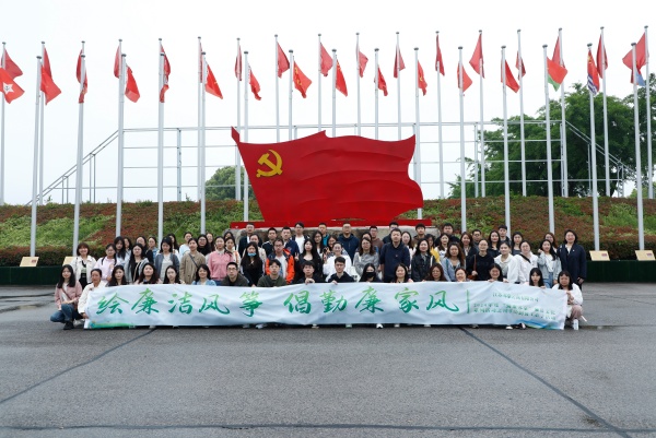 11凯发云商公司活动合影_副本.jpg